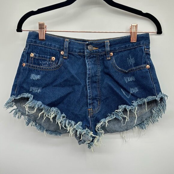Forever 21 Button Fly Dark Wash Distressed Fringe Booty Shorts Size 27 - Picture 1 of 3